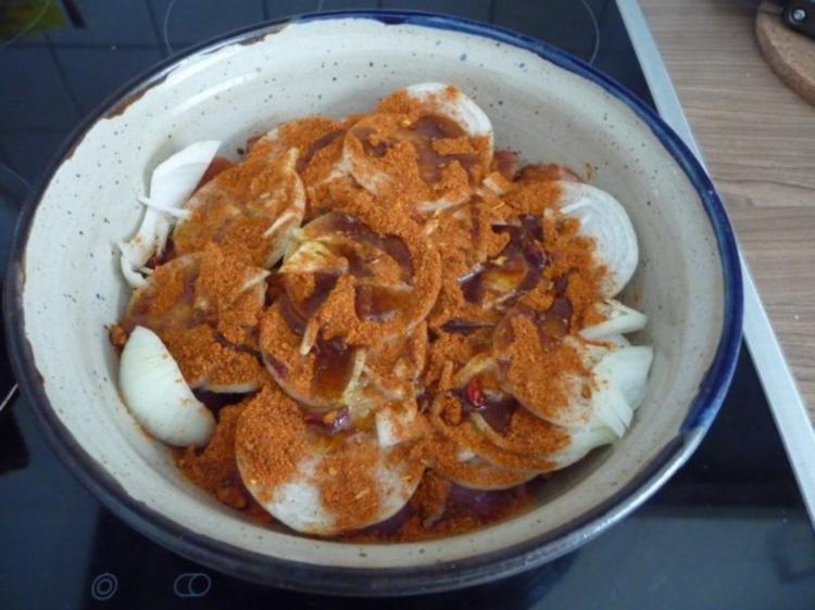 Gulasch : Zwiebelgulasch - aus dem Backofen - auf Spaghetti - Rezept ...