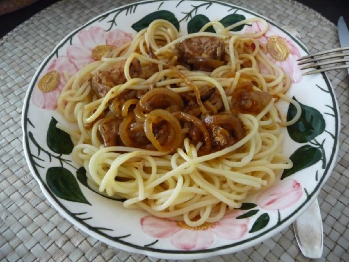 Bilder für Gulasch : Zwiebelgulasch - aus dem Backofen - auf Spaghetti - Rezept