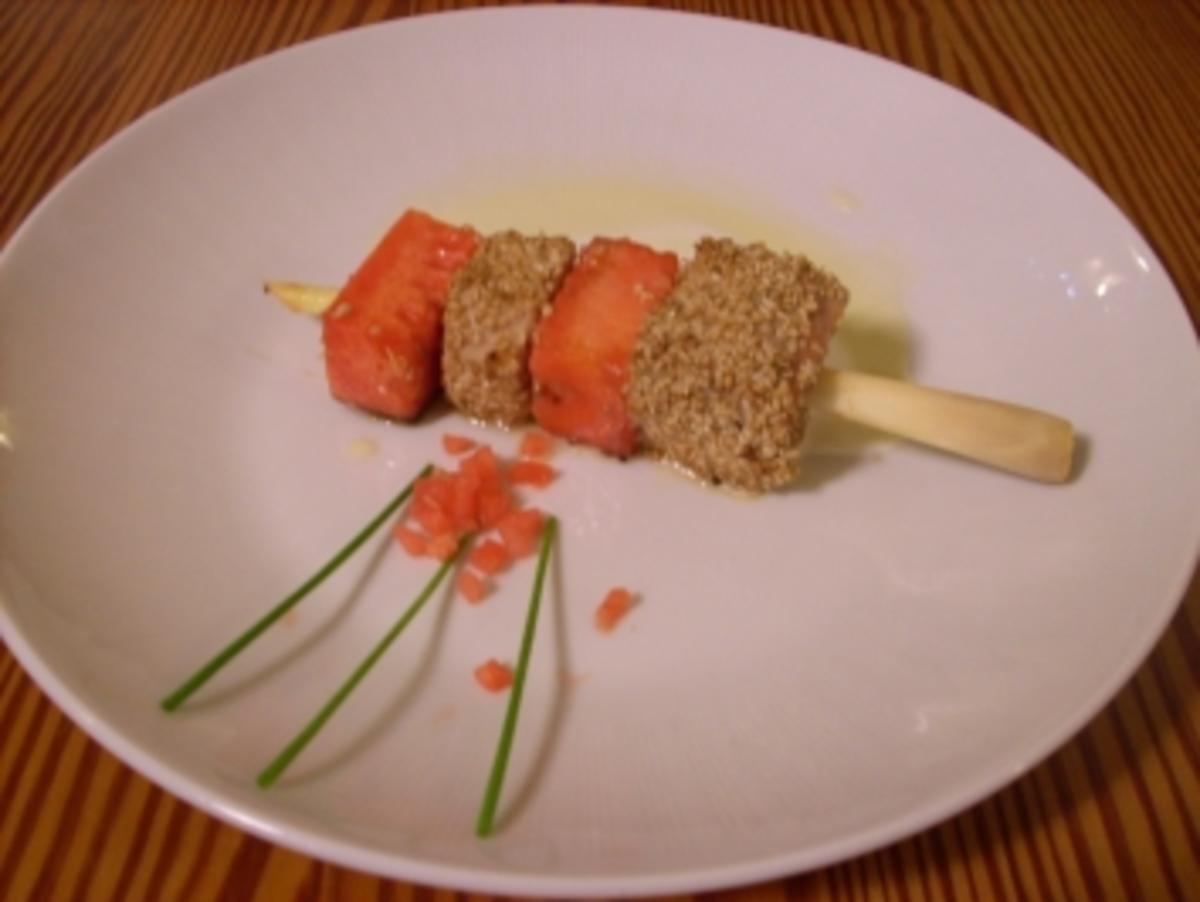 Bilder für Tunfisch-Wassermelonen- Spießchen im Sesammantel an Wasabi - Rezept