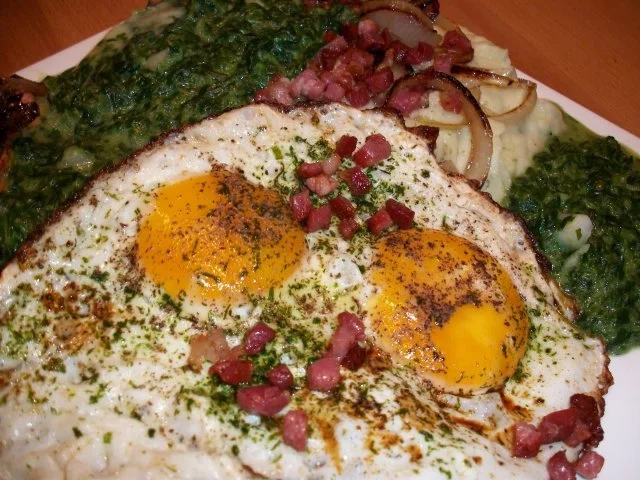 Rezept: Nord trift auf Süd. Leberkäse mit Stampfkartoffeln, Spinat und sauren Spiegelei Bild Nr. 4 Nord trift auf Süd. Leberkäse mit Stampfkartoffeln, Spinat und sauren Spiegelei - Rezept - Bild Nr. 4