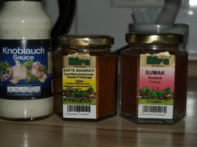 Rezept: Köfte mit Salat Bild Nr. 2 Köfte mit Salat - Rezept - Bild Nr. 2