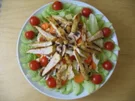 Salat mit Putenbruststreifen - Rezept