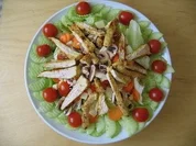 Salat mit Putenbruststreifen - Rezept