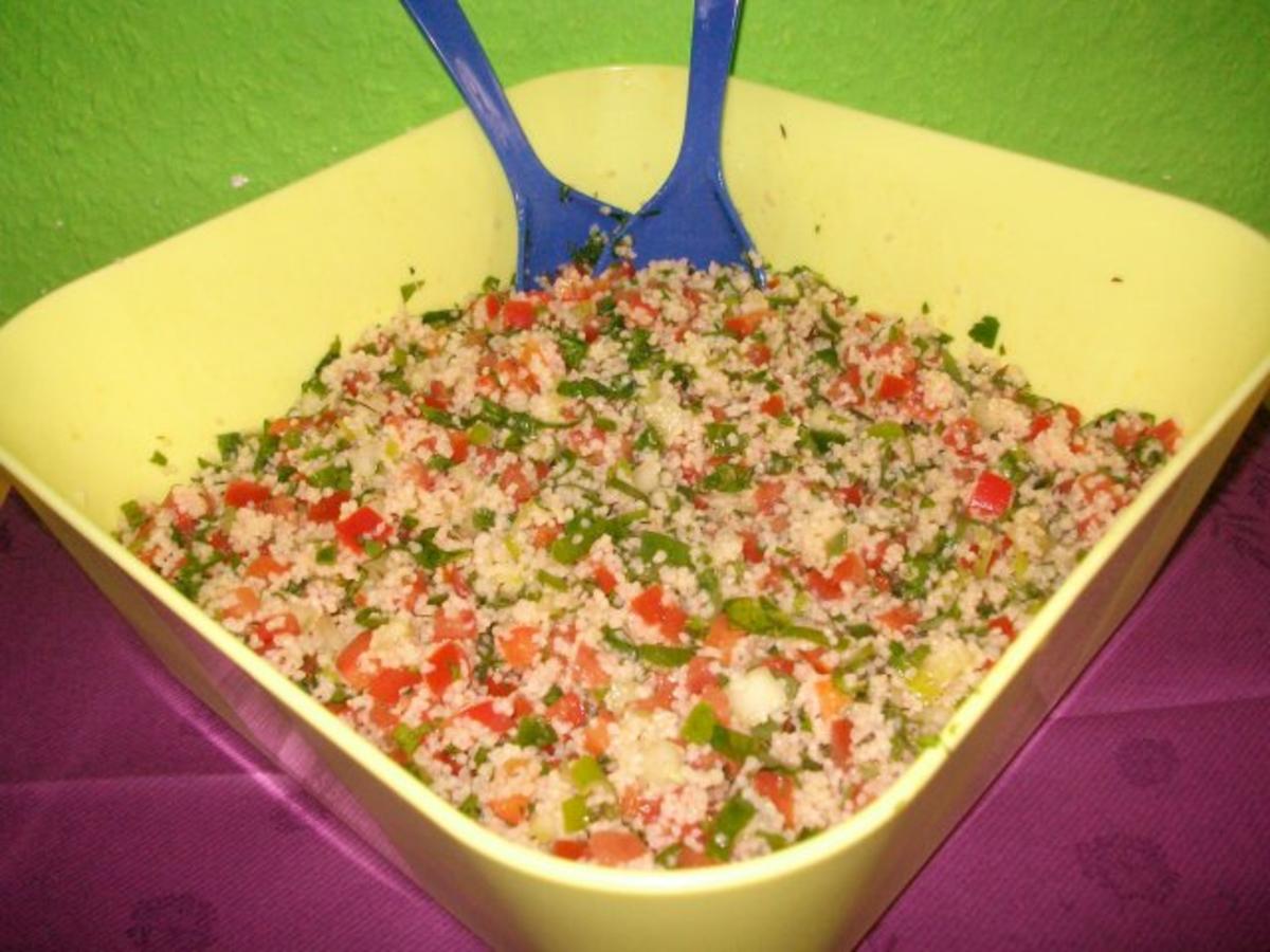 Bilder für Tabouleh ist ein beliebtes Libanesisches Gericht,es eignet sich hervorragend als kaltes Sommergericht zu Gegrilltem Rezept