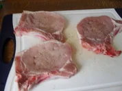 Kotelett mit Zwiebel-Sahne-Sößle - Resteverwertung - Rezept