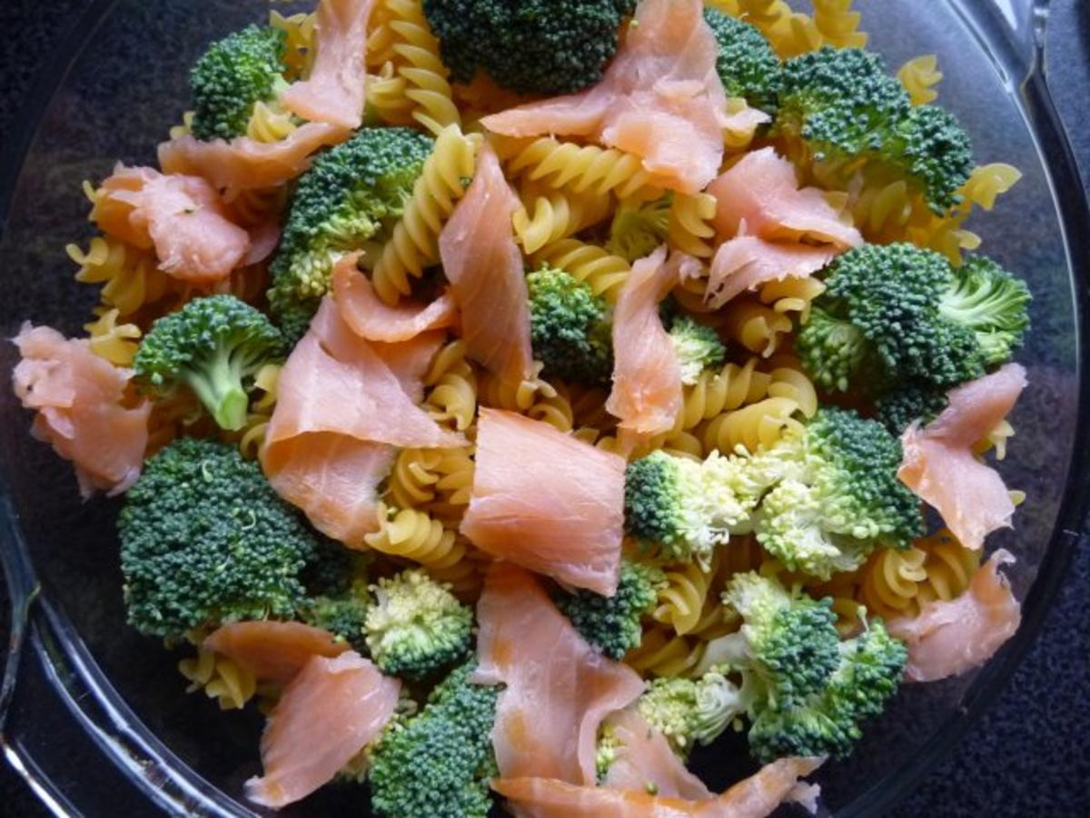 Bilder für Lachs-Broccoli-Nudelauflauf - Rezept