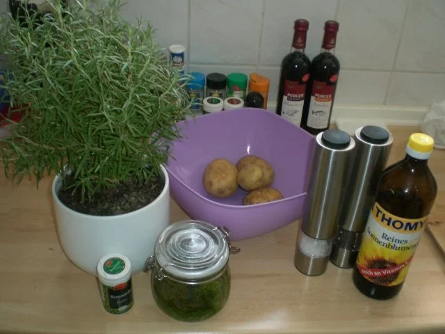 Rezept: Rosmarin-Pesto-Wedges (Kartoffelecken) Rosmarin-Pesto-Wedges (Kartoffelecken) - Rezept