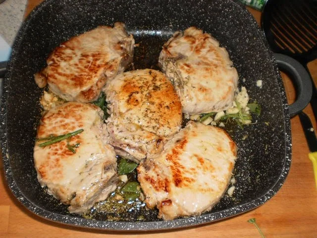 Rezept: Italienische Koteletts mit Zwiebeln und Tomaten Bild Nr. 12 Italienische Koteletts mit Zwiebeln und Tomaten - Rezept - Bild Nr. 12