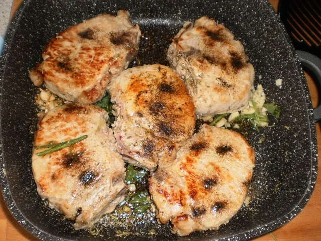 Rezept: Italienische Koteletts mit Zwiebeln und Tomaten Bild Nr. 13 Italienische Koteletts mit Zwiebeln und Tomaten - Rezept - Bild Nr. 13