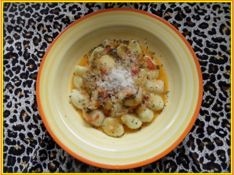 Gnocchi mit Tomaten Buttersauce - schnell & einfach - von Miez Gnocchi mit Tomaten Buttersauce - schnell & einfach - von Miez