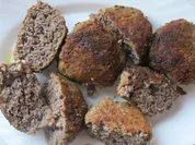 Wildhack-Buletten, sanft gegart mit Zucchini-Gemüse - Rezept