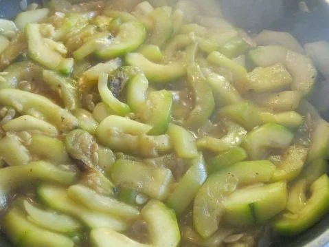 Wildhack-Buletten, sanft gegart mit Zucchini-Gemüse - Rezept - Bild Nr. 4