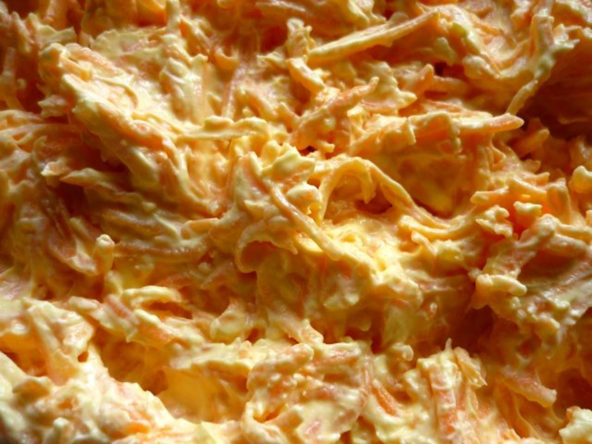 Frischkäse Möhren Dip - schnell &amp; einfach - 177 kcal/100g