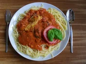 Pizza-Bällekes in Tomatenrahm - Rezept