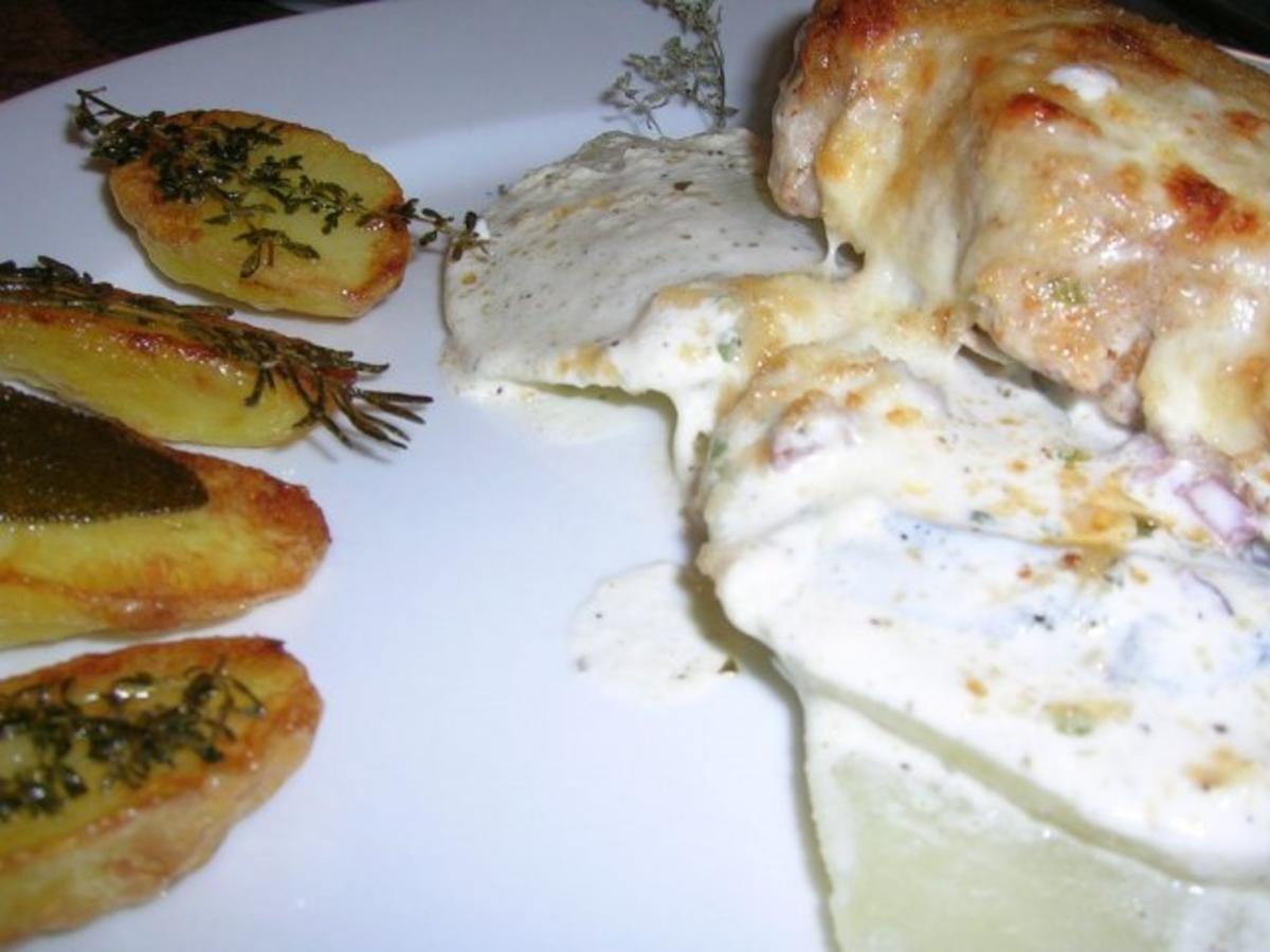 Schweinesteaks auf Kohlrabi mit Mozzarella überbacken an Hinguck Kartoffeln - Rezept - Bild Nr. 2
