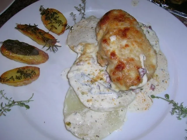 Rezept: Schweinesteaks auf Kohlrabi mit Mozzarella überbacken an Hinguck Kartoffeln Bild Nr. 4 Schweinesteaks auf Kohlrabi mit Mozzarella überbacken an Hinguck Kartoffeln - Rezept - Bild Nr. 4