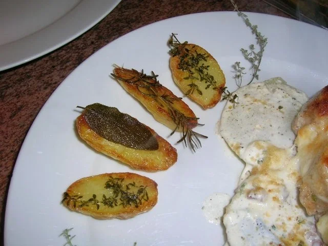 Rezept: Schweinesteaks auf Kohlrabi mit Mozzarella überbacken an Hinguck Kartoffeln Bild Nr. 5 Schweinesteaks auf Kohlrabi mit Mozzarella überbacken an Hinguck Kartoffeln - Rezept - Bild Nr. 5