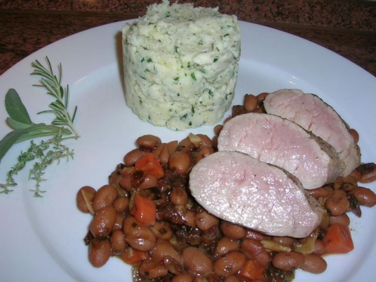 Bilder für Schweinefilet sanft gegart auf Borlotti-Bohnen an Kräuter Püree - Rezept