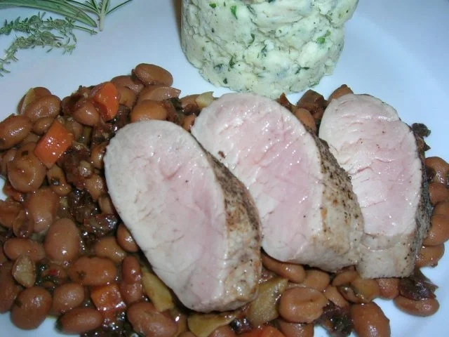 Schweinefilet sanft gegart auf Borlotti-Bohnen an Kräuter Püree - Rezept - Bild Nr. 2