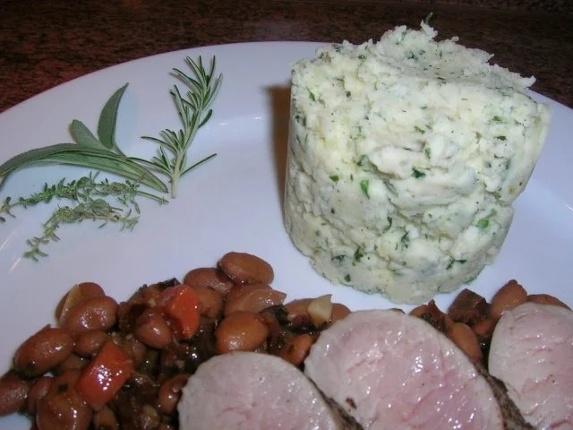 Schweinefilet sanft gegart auf Borlotti-Bohnen an Kräuter Püree - Rezept - Bild Nr. 3