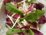 Salat von der weißen Rübe mit Radicchio und Löwenzahn - Rezept