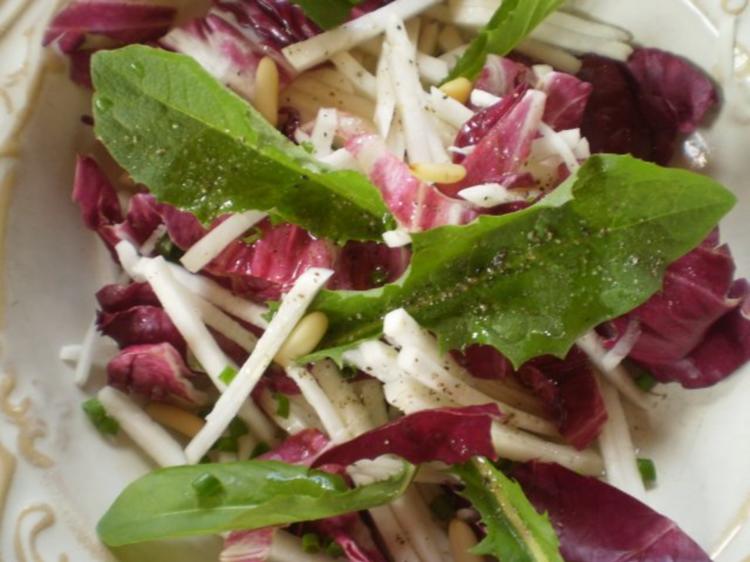 Salat von der weißen Rübe mit Radicchio und Löwenzahn - Rezept - kochbar.de