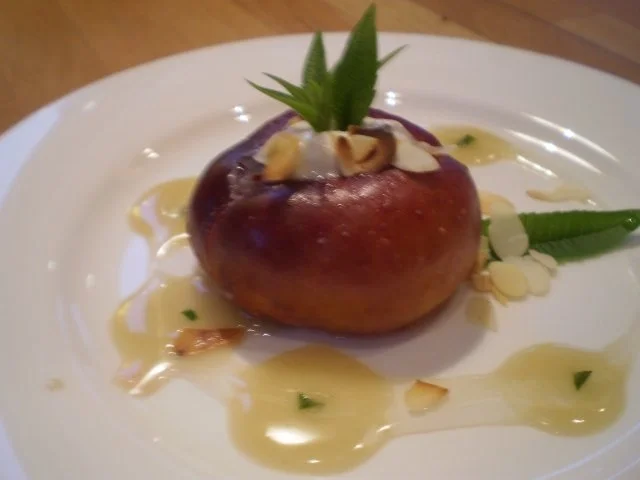 Weinbergnektarine mit Mandeln gefüllt , Mandelsoße und Verveinesirup - Rezept - Bild Nr. 2