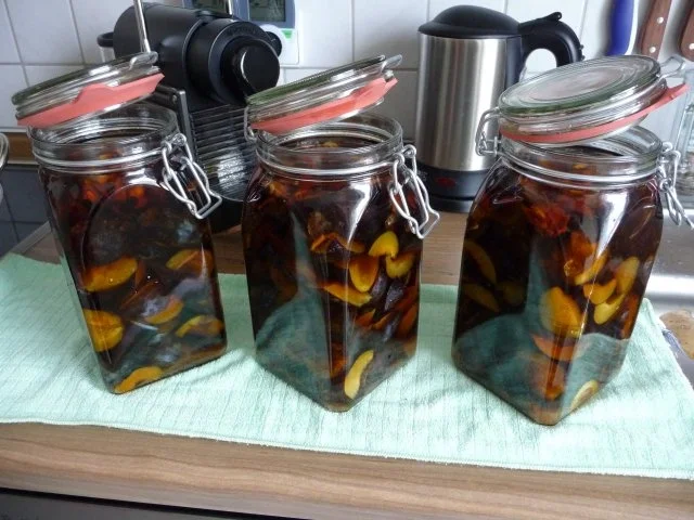 Liköre & Co : Pflaumenlikör im Jahr 2011 - Rezept