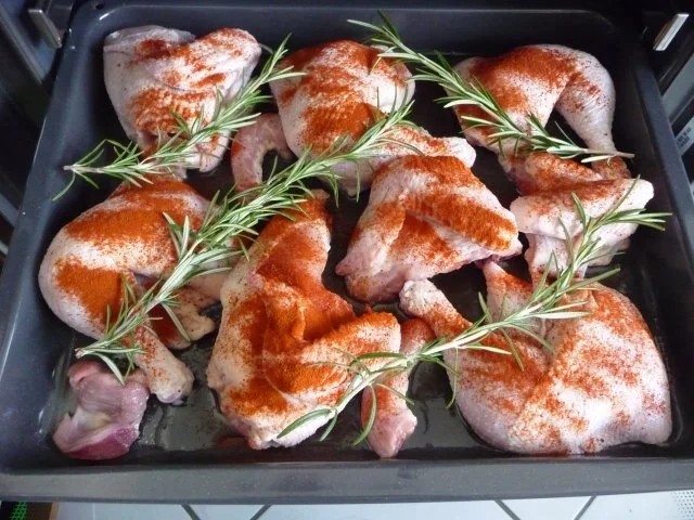 Geflügel : Rosmarinhähnchen aus dem Backofen mit schwäbischen Kartoffelsalat - Rezept
