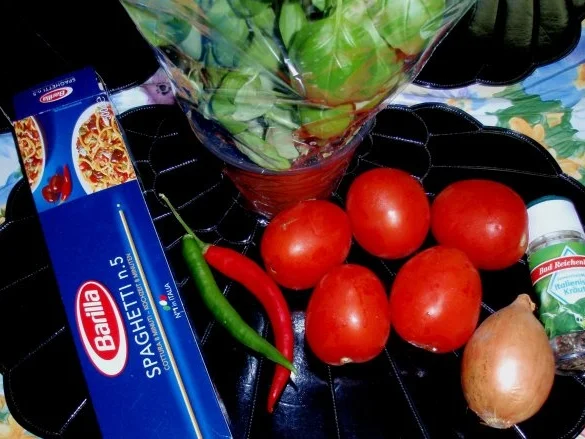 Rezept: Scharfe Tomatensoße mit Spaghetti Bild Nr. 2 Scharfe Tomatensoße mit Spaghetti - Rezept - Bild Nr. 2