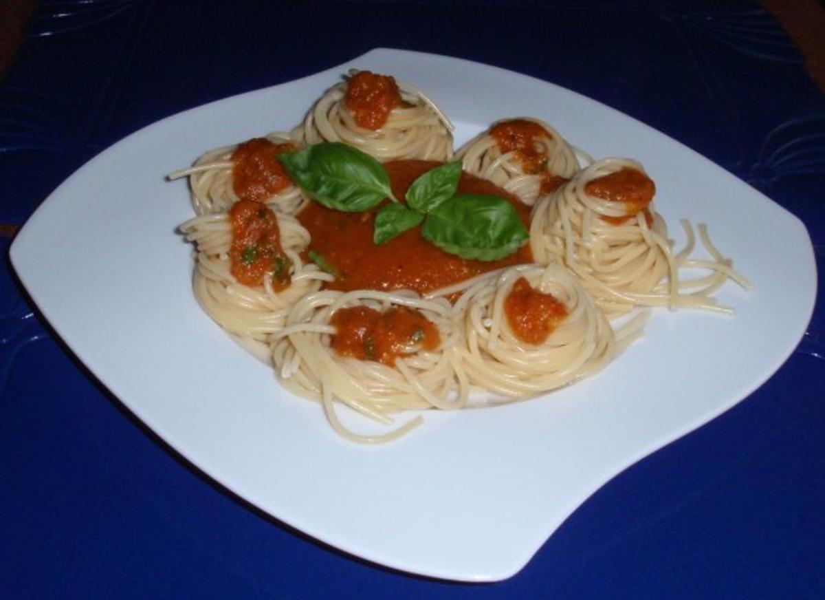 Scharfe Tomatensoße mit Spaghetti - Rezept - Bild Nr. 12