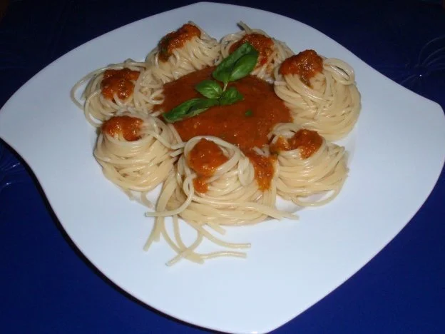 Rezept: Scharfe Tomatensoße mit Spaghetti Bild Nr. 13 Scharfe Tomatensoße mit Spaghetti - Rezept - Bild Nr. 13