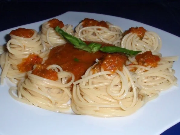 Rezept: Scharfe Tomatensoße mit Spaghetti Bild Nr. 14 Scharfe Tomatensoße mit Spaghetti - Rezept - Bild Nr. 14