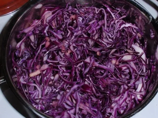 Rezept: Apfel-Rotkohl mit Filetgulasch und Schleifchennudeln Bild Nr. 9 Apfel-Rotkohl mit Filetgulasch und Schleifchennudeln - Rezept - Bild Nr. 9
