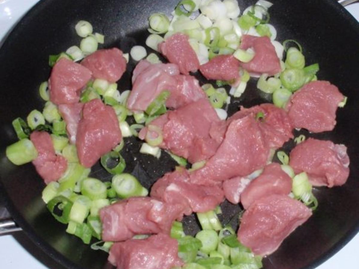 Apfel Rotkohl mit Filetgulasch und Schleifchennudeln - einfach - 73 ... Apfel Rotkohl mit Filetgulasch und Schleifchennudeln - einfach - 73 ...