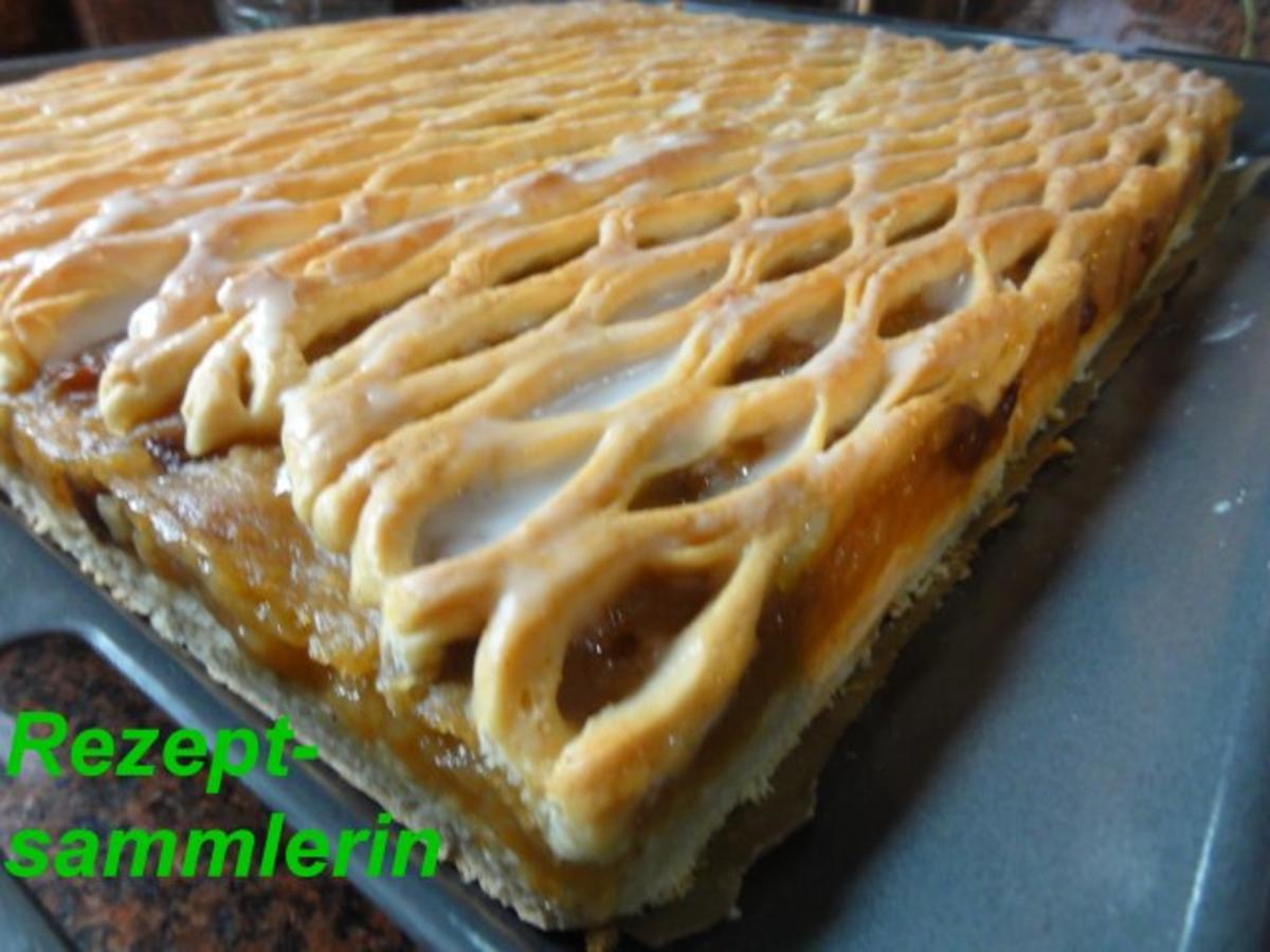 Hefe:    APFELKUCHEN hinter GITTER - Rezept