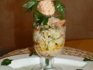 Lachsfilet am Spieß im Gemüse-Reisfeld - Rezept