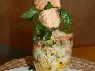 Lachsfilet am Spieß im Gemüse-Reisfeld - Rezept - Bild Nr. 2