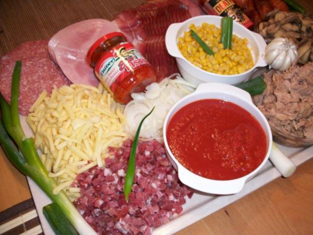 Selbstgemachte Pizza mit frischen Zutaten