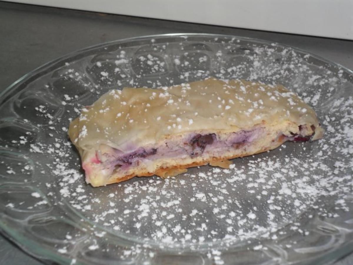 Bilder für HEIDELBEER-TOPFEN-STRUDEL - Rezept