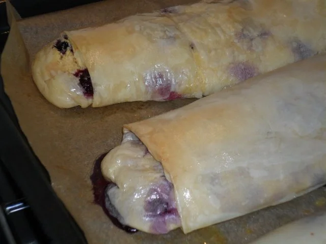 HEIDELBEER-TOPFEN-STRUDEL - Rezept - Bild Nr. 10