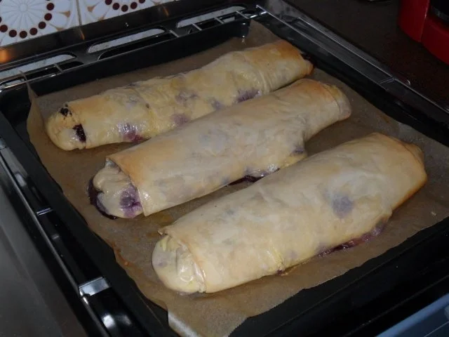 HEIDELBEER-TOPFEN-STRUDEL - Rezept - Bild Nr. 11