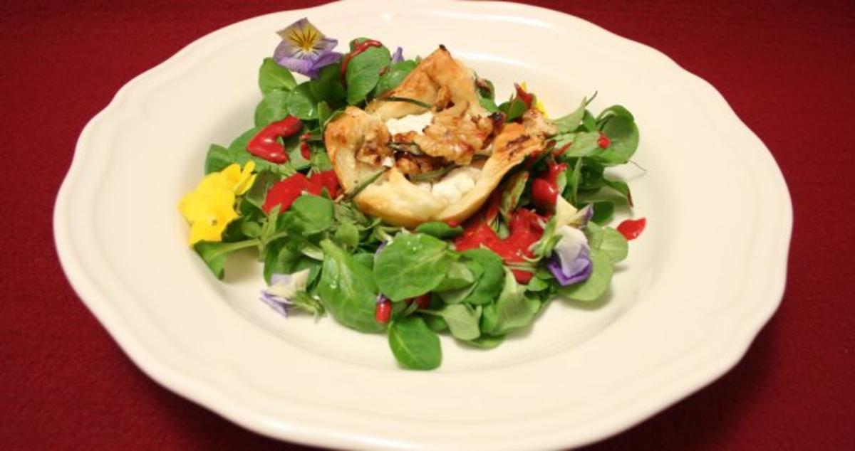 Ziegenkäsetörtchen mit Rosmarin-Walnusskruste an Rapunzelsalat - Rezept ...
