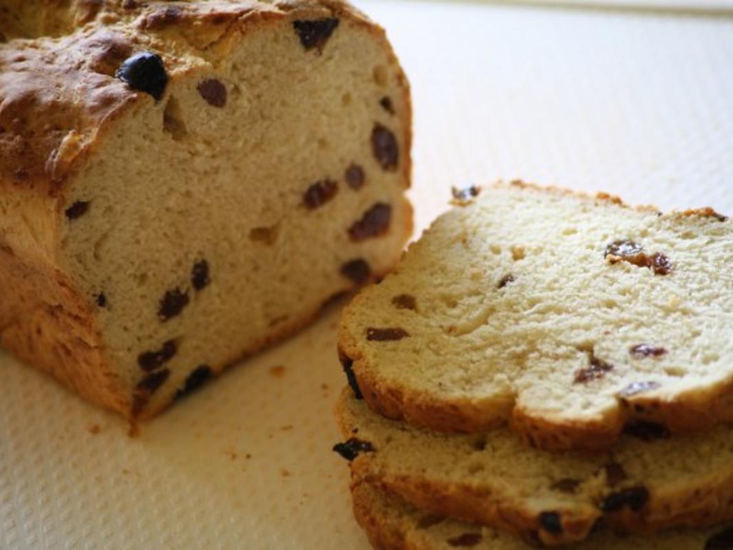 Rosinenbrot mit Hefe und Milch lauwarm - Rezept mit Bild - kochbar.de