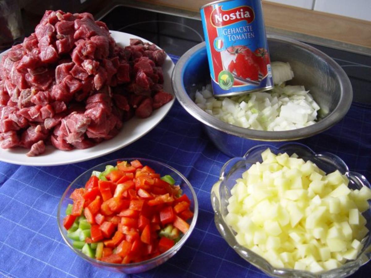 Gulaschsuppe für 10 Personen - einfach - 95 kcal/100g