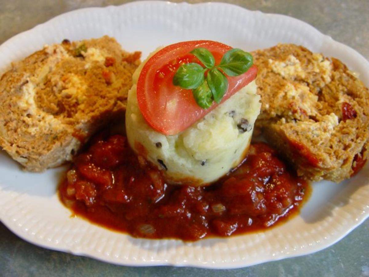 Bilder für Mediterraner Hackbraten mit Tomatensoße - Rezept