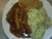 Nürnberger Bratwürstl mit Sauerkraut und Kartoffelpürre - Rezept