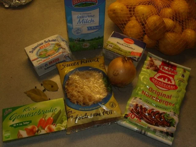 Nürnberger Bratwürstl mit Sauerkraut und Kartoffelpürre - Rezept - Bild Nr. 2