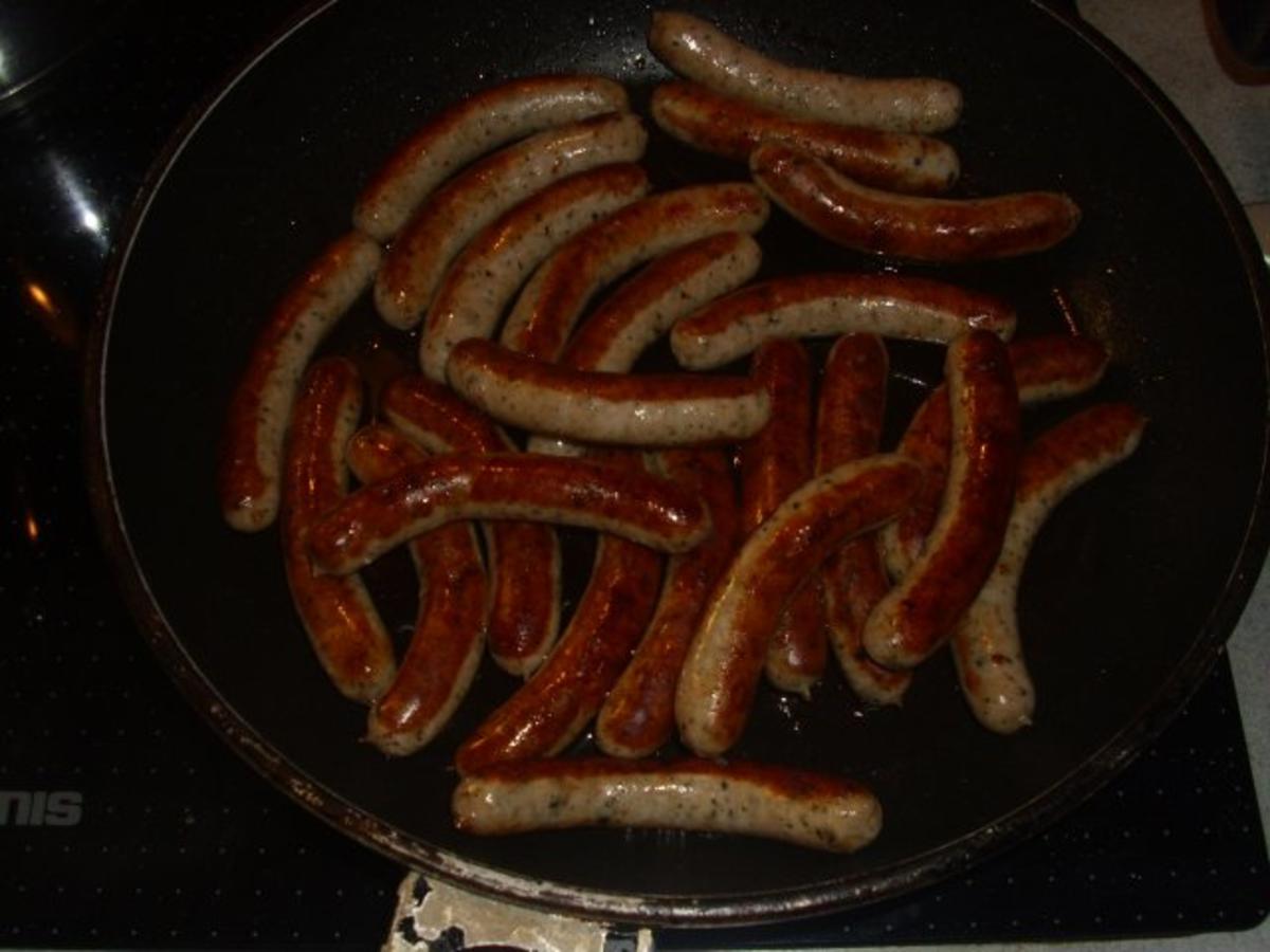 Nürnberger Bratwürstl mit Sauerkraut und Kartoffelpürre - Rezept ...