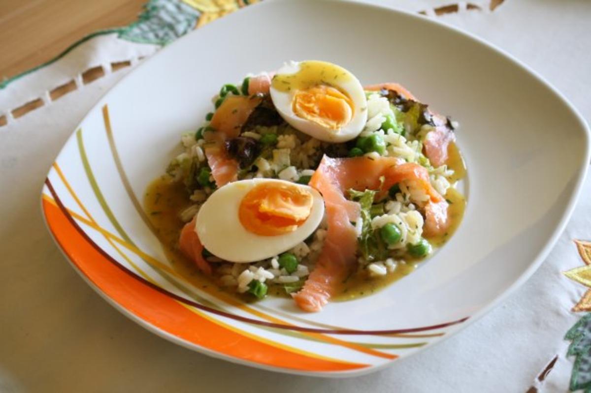Reis-Salat mit Lachs und Honig-Senf-Soße - Rezept